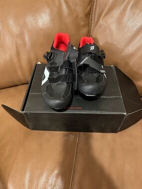 Peloton Black Cycling Shoes with Red Inner Lining/ size 48-14